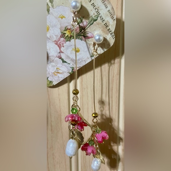 Elegant Gold and Red Floral Drop Earrings - Picture 5 of 7